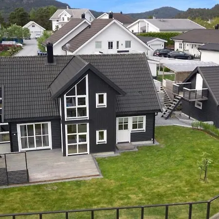 Willa Spacious House In A Quiet Neighborhood Halden