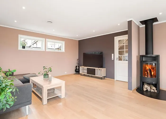 Spacious House In A Quiet Neighborhood Villa Halden