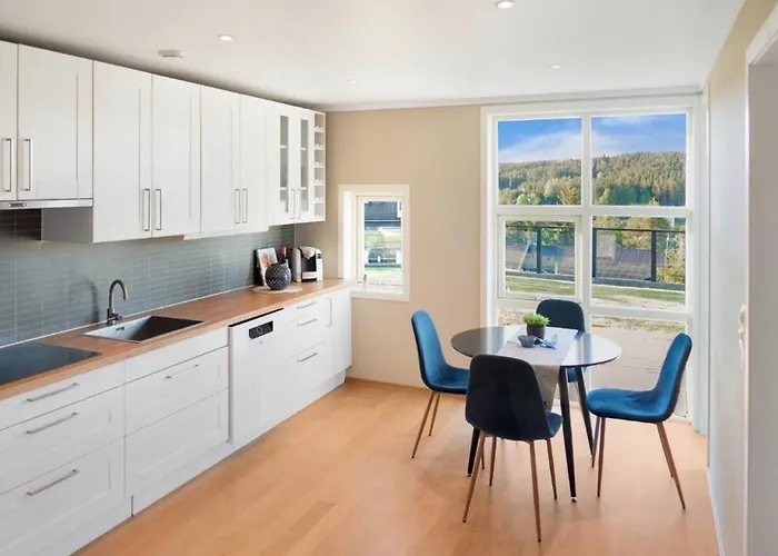 Spacious House In A Quiet Neighborhood Villa *