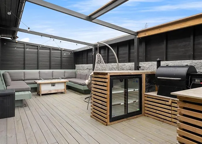 Spacious House In A Quiet Neighborhood *