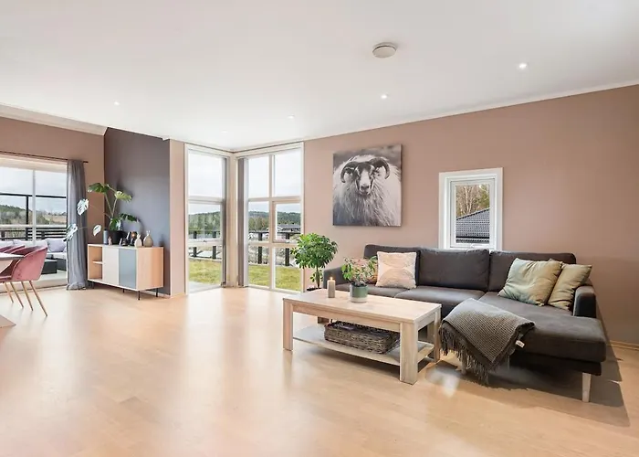 Villa Spacious House In A Quiet Neighborhood